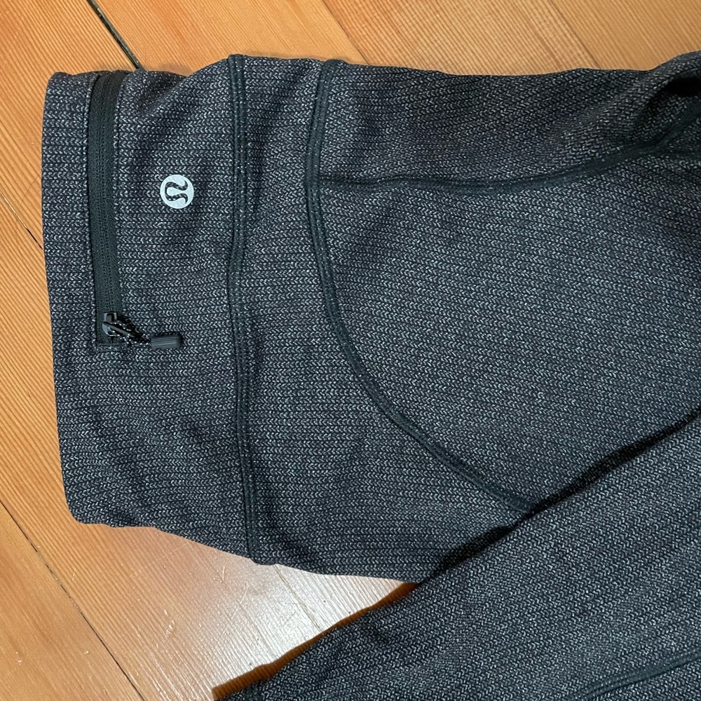 Lululemon women’s leggings with pockets on side